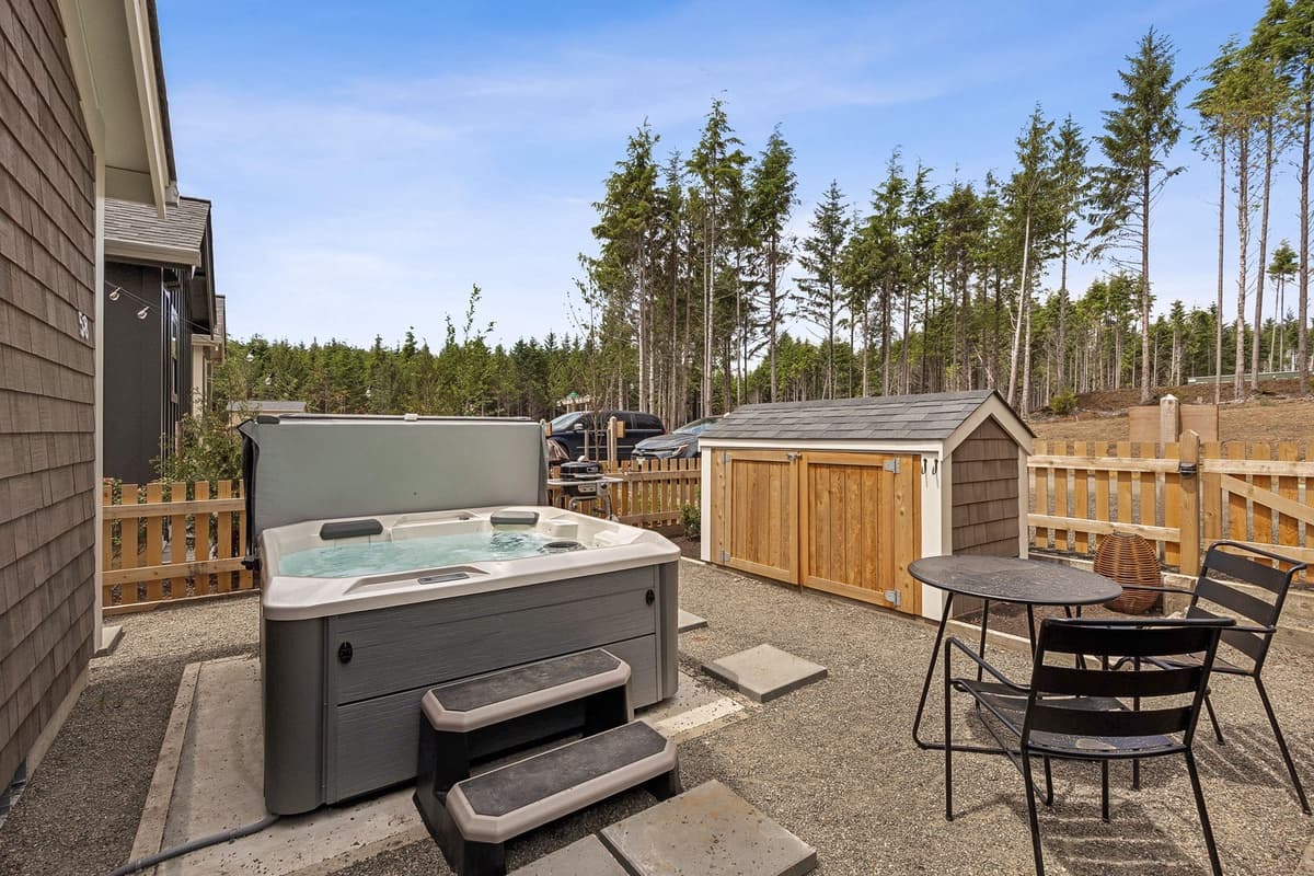 Evening view of the cottage